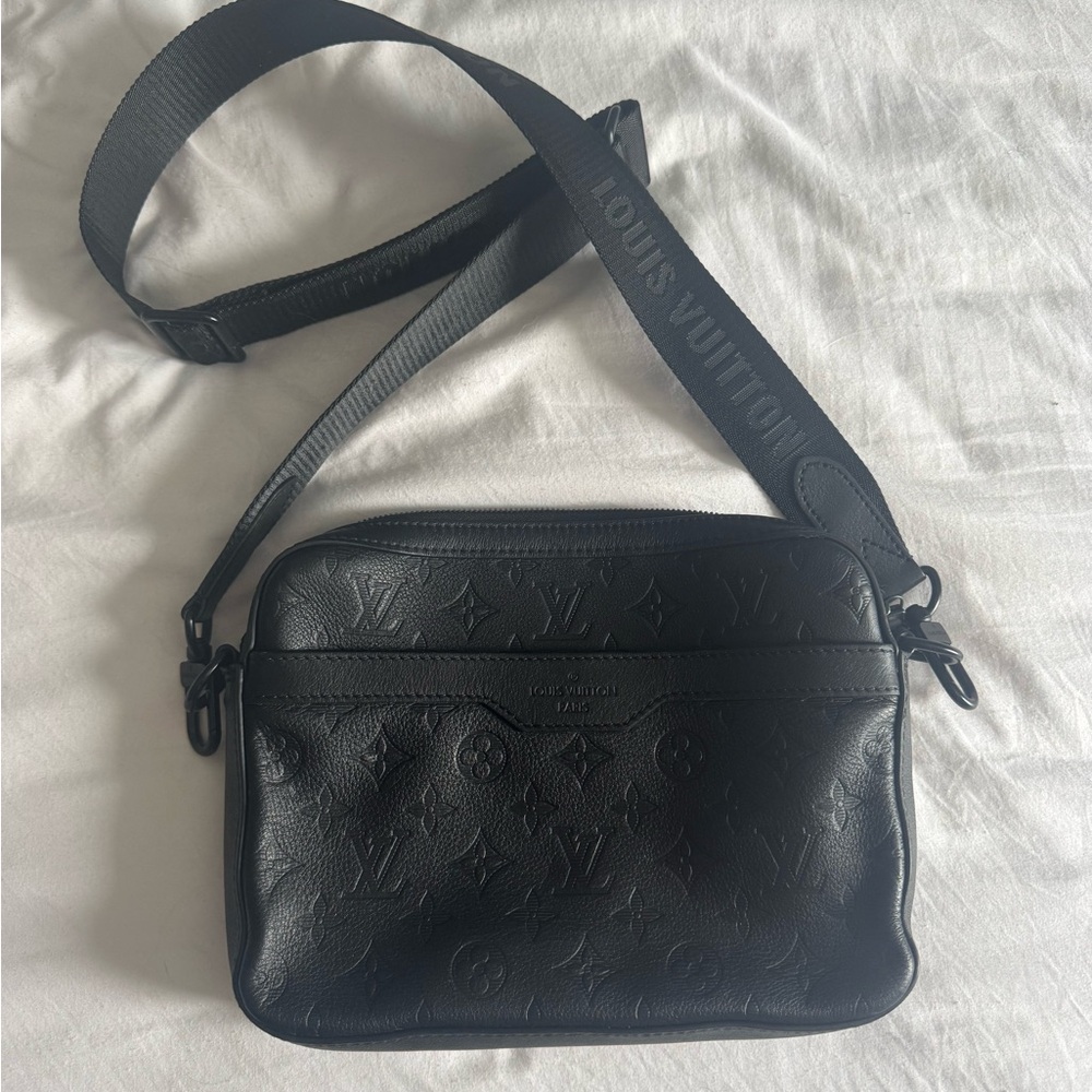 Louis Vuitton Black Messenger Bag Sleek Design Adjustable Strap